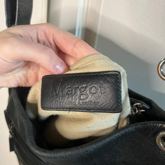 Margot Black Leather Multi Zip Crossbody Purse - Picture 5 of 8